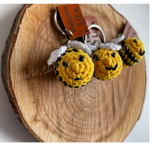 bee key chain. handmade by Ewelina Liza