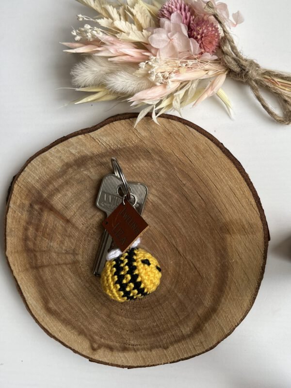 bee key chain. handmade by Ewelina Liza